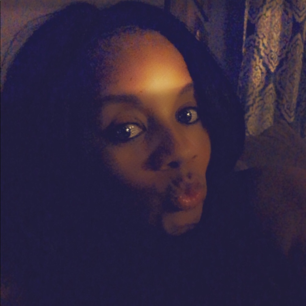 Meet your Posher, Deniece